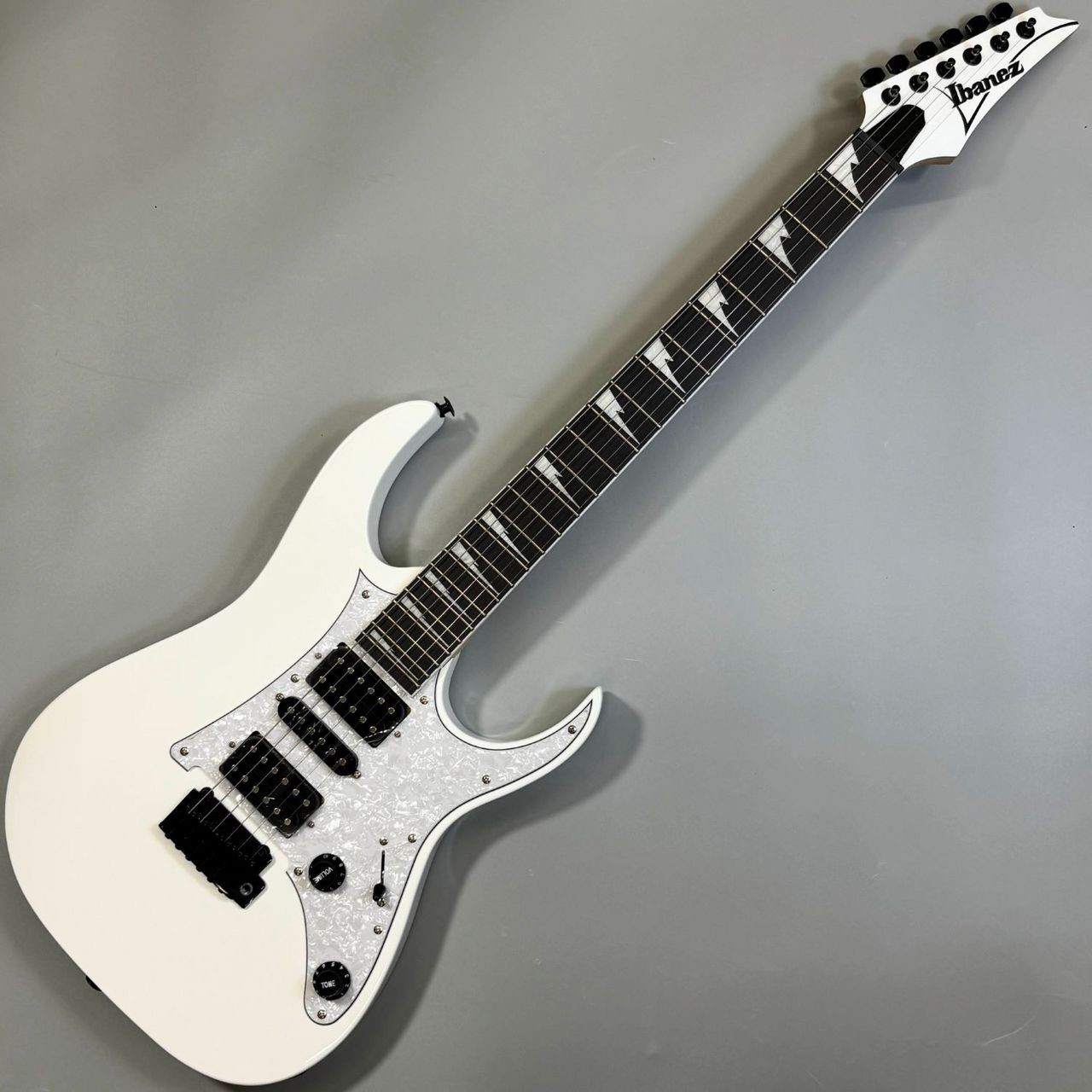 Ibanez RGV250 WH White Electric Guitar, Stratocaster Style, Synchronised Tremolo