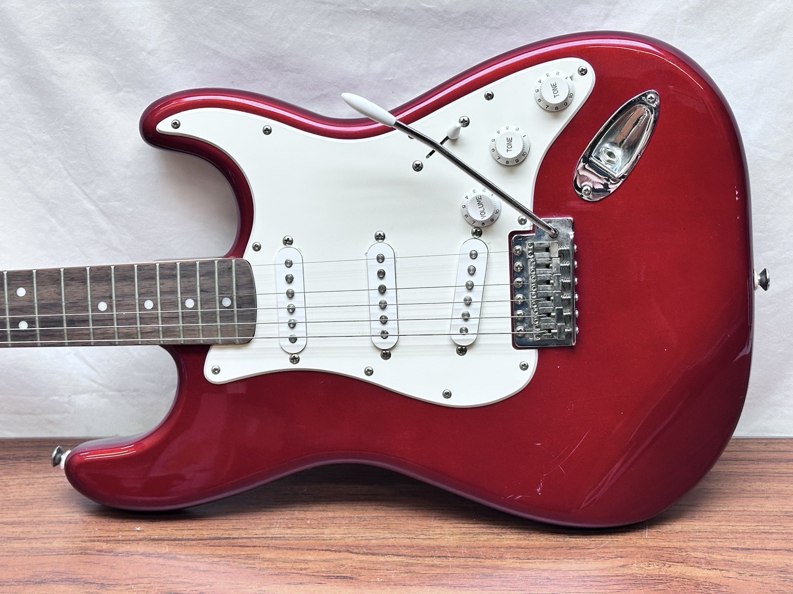Squier Affinity Stratocaster Electric Guitar 6 String – Torino Red