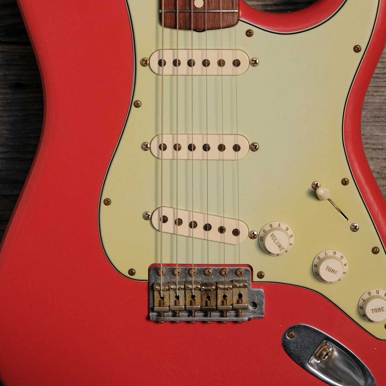 Used Fender 2006 Custom Shop 1960 Stratocaster Relic – Fiesta Red w/OHSC