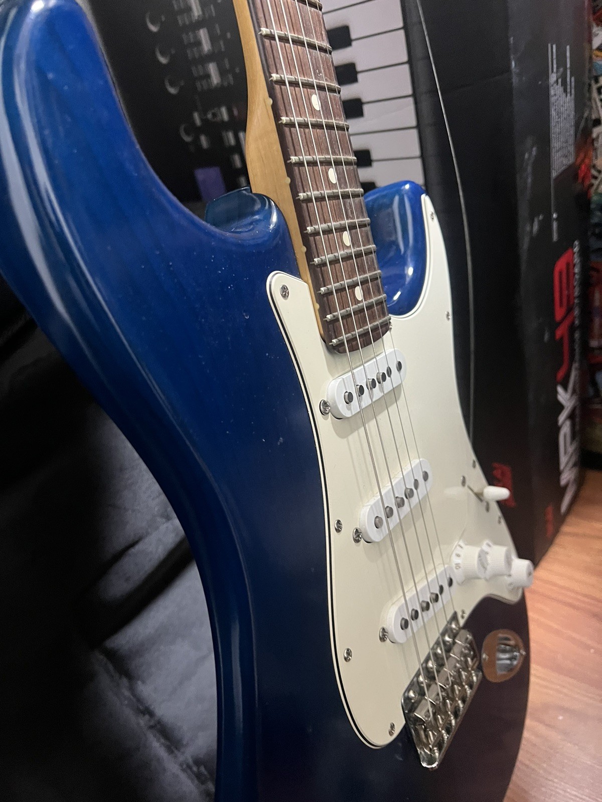 Fender Highway One Stratocaster Sapphire Blue w/ Vintage Fender Tweed Case