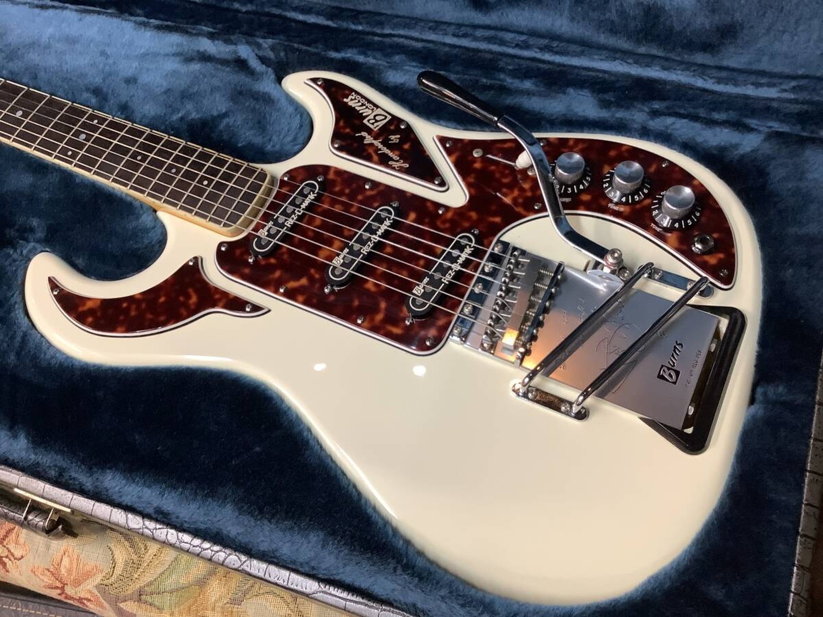 Burns Hank Marvin 40th Anniversary Model Used Alder Body White w/Hard Case