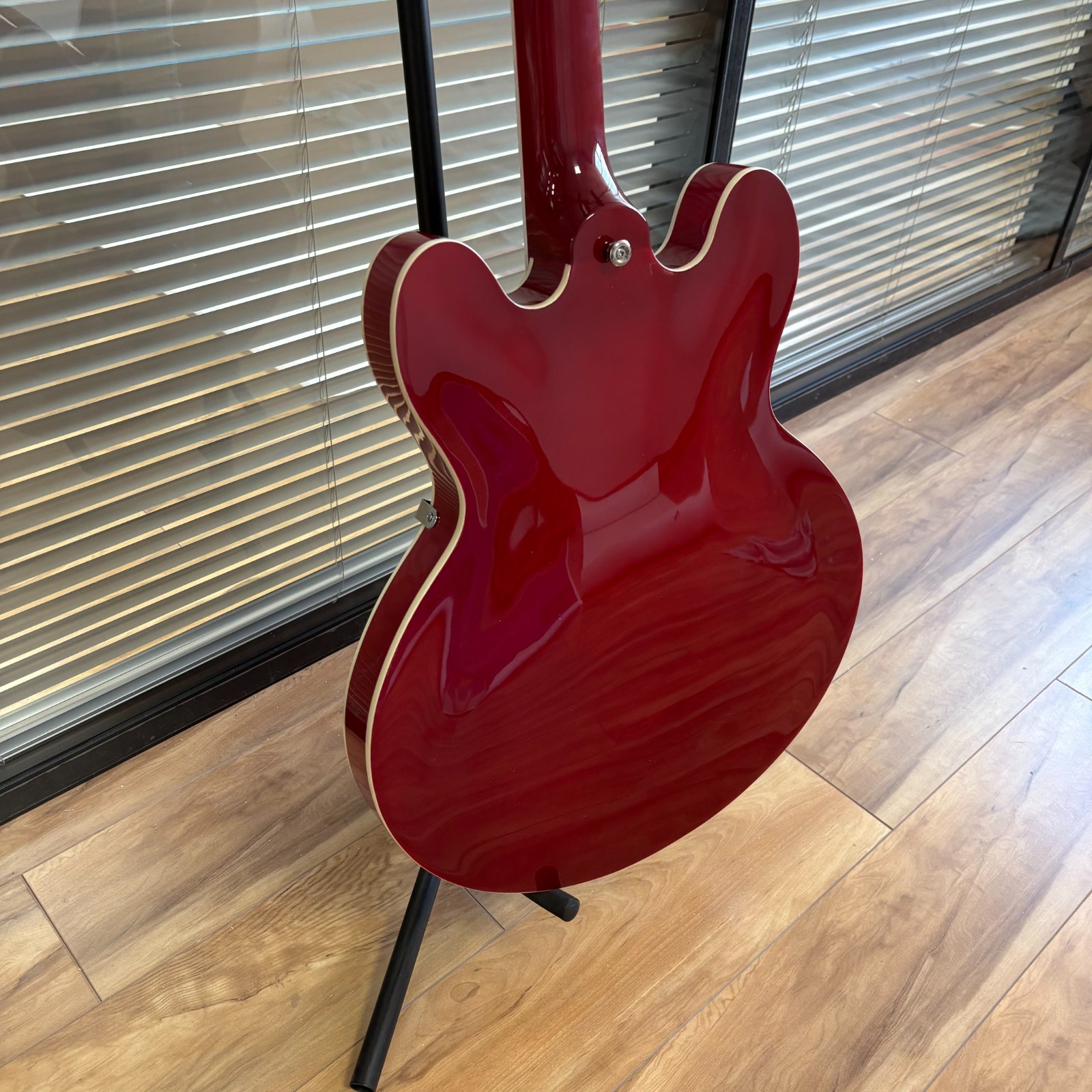 Semi-Hollow Red Electric Guitar Rosewood Fingerboard Fixed Bridge
