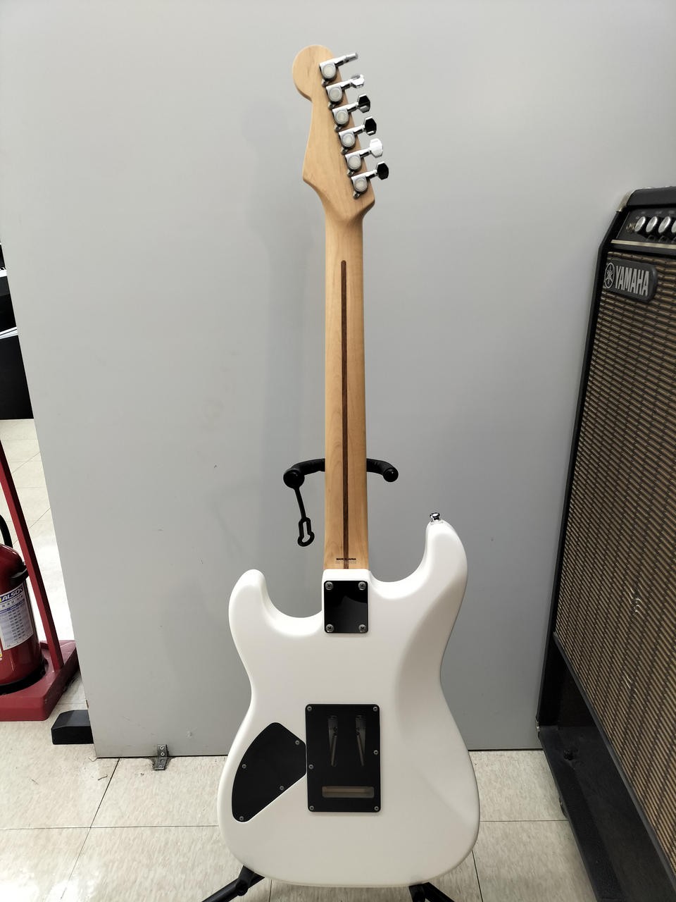 FENDER JAPAN ST-80’S Type LA Stratocaster-type Electric Guitar