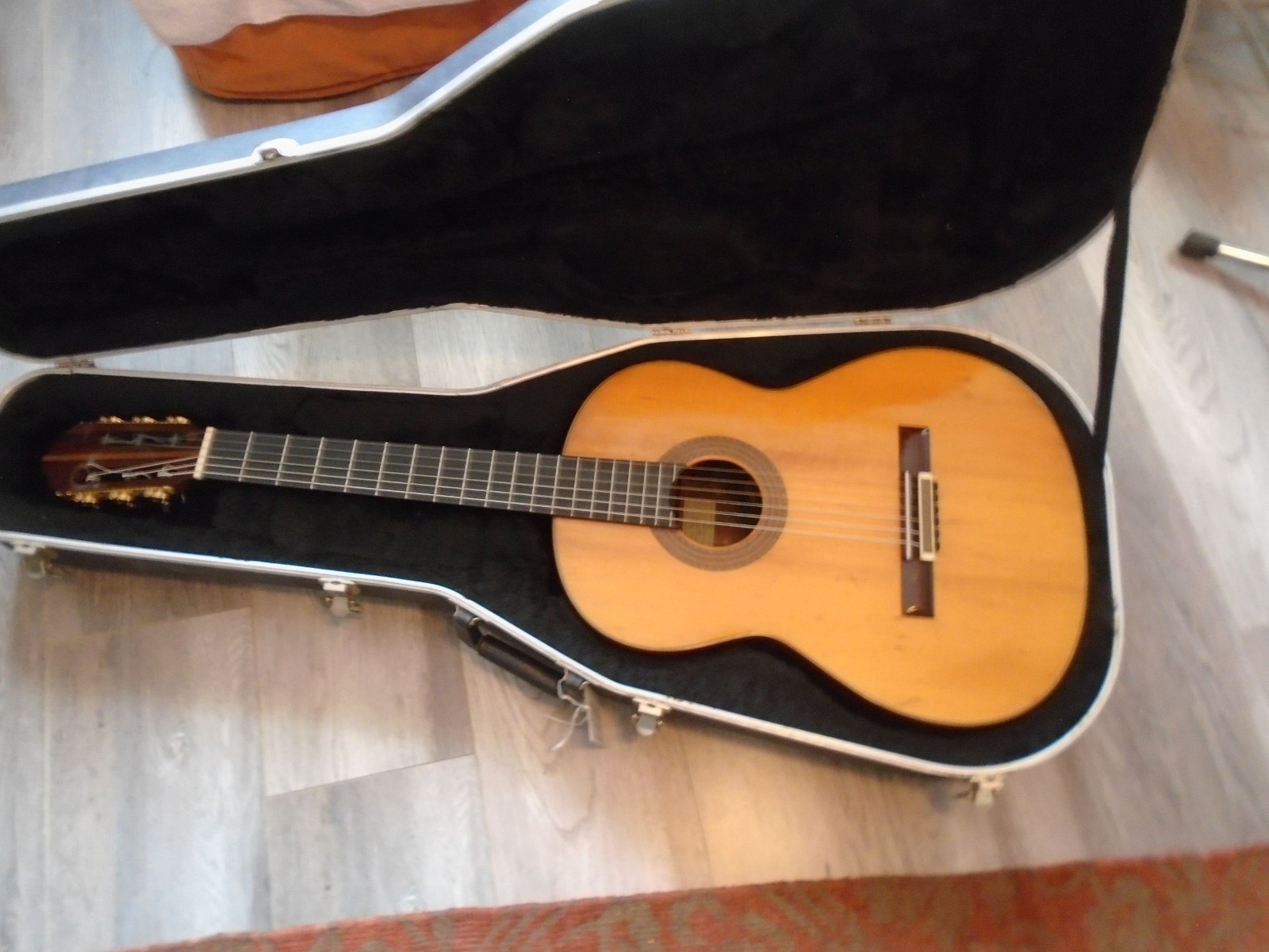 1963 Masaru Kohno classical guitar