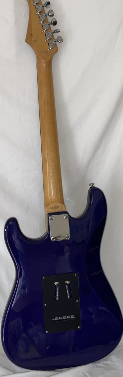 Silvertone SS11 blue electric guitar Stratocaster-style guitar lightweight