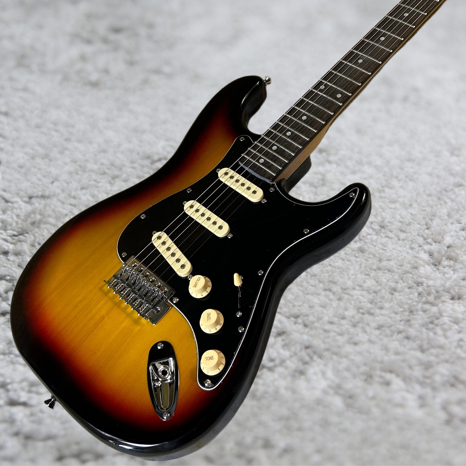 ST Electric Guitar Rosewood Fretboard Vintage Sunburst Color Alder Body