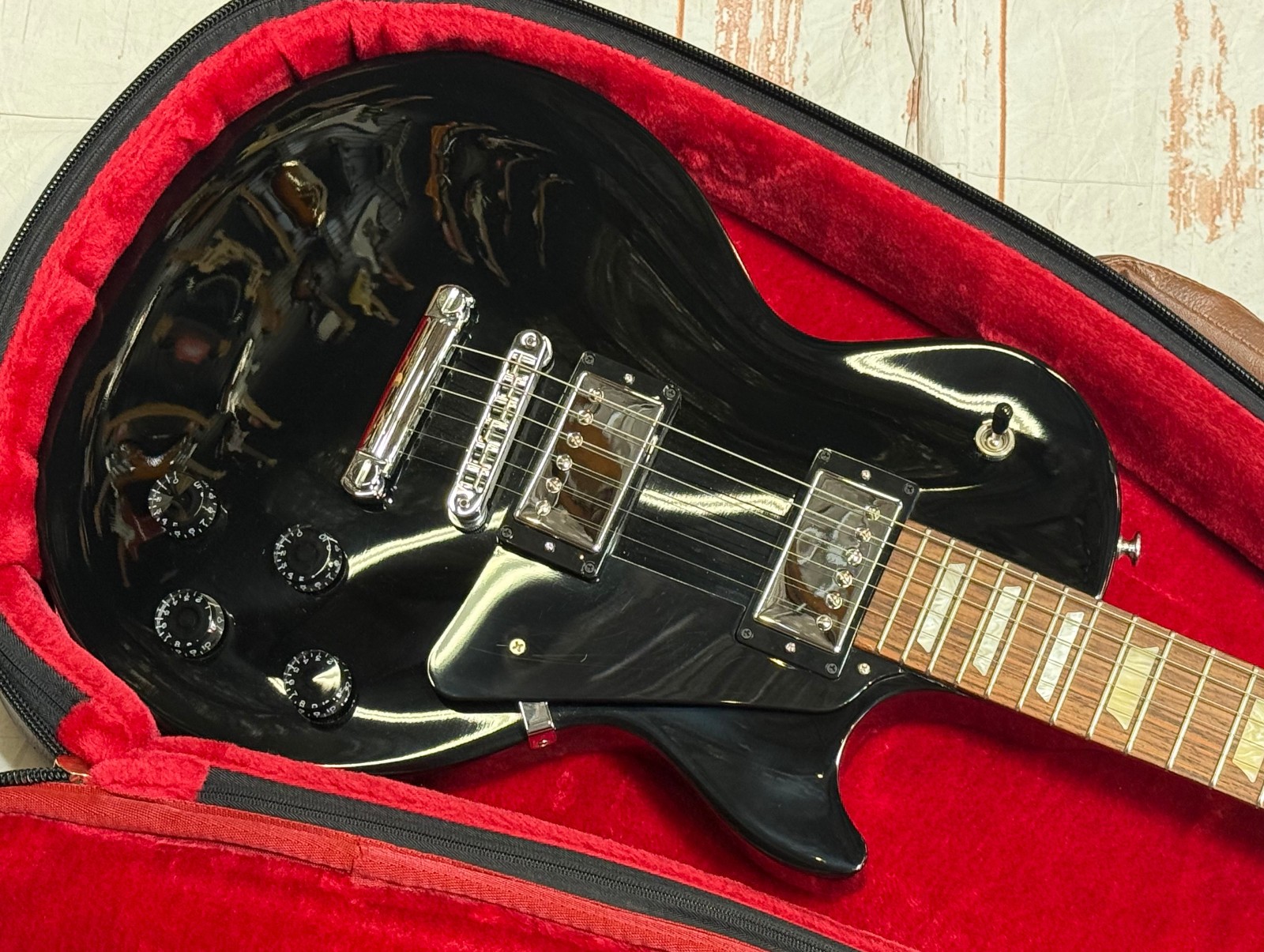 Gibson Les Paul Studio 2022 Ebony w/ Case NOS B-Stock Blem Demo Open Box