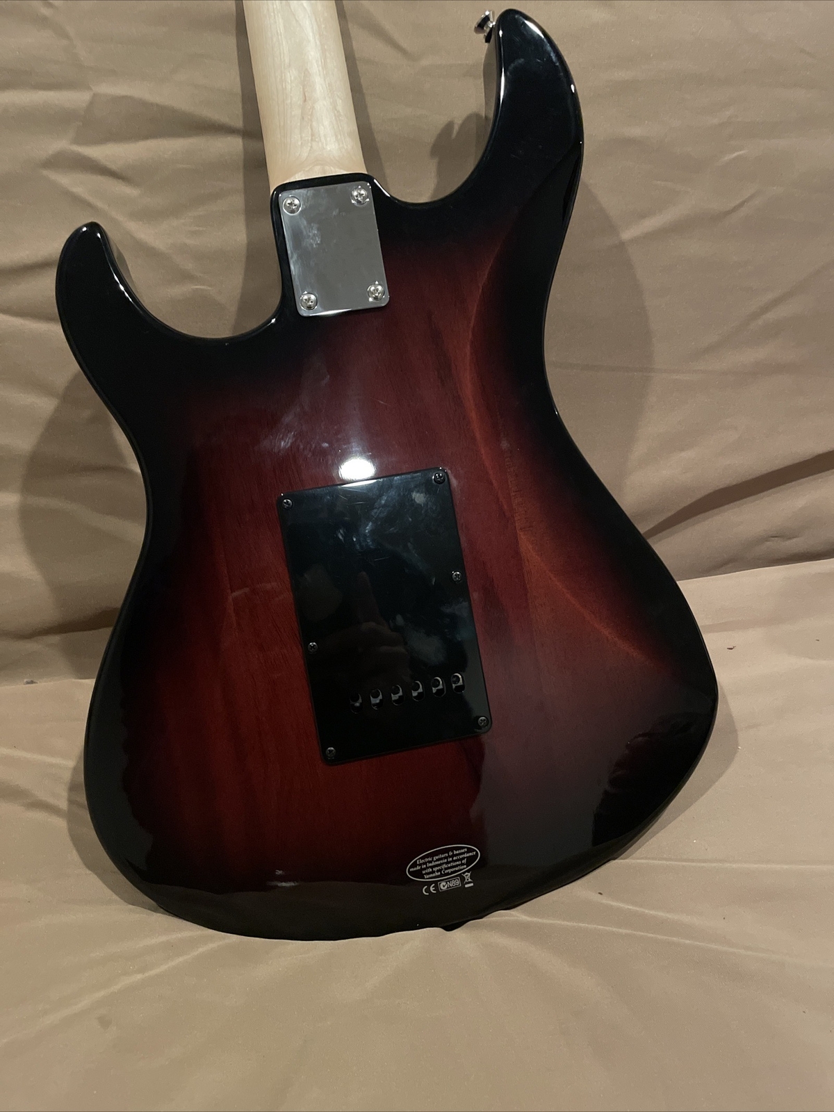 Yamaha PAC012DLX Pacifica Series HSS Deluxe Electric Guitar Vintage Sunburst
