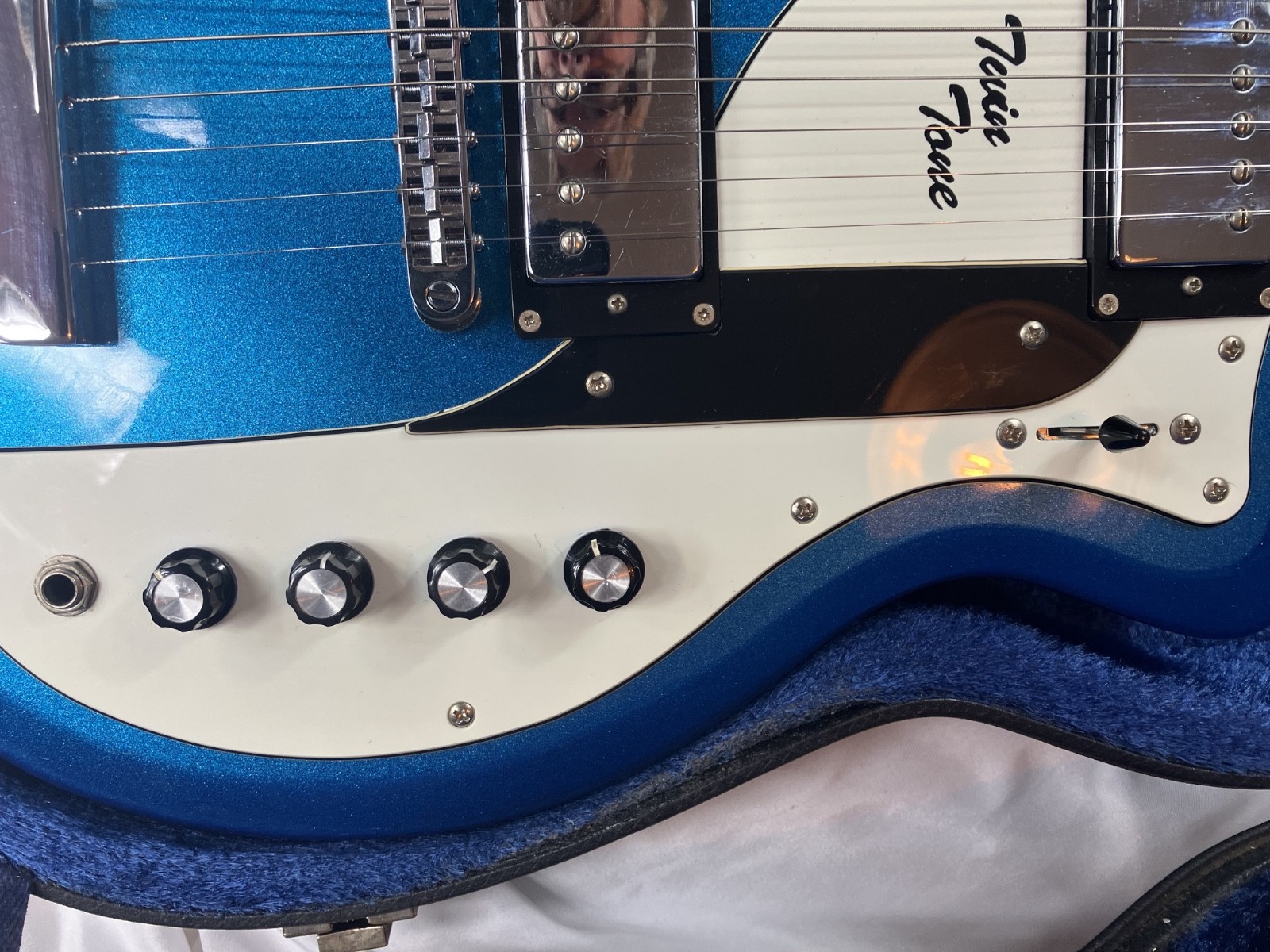 Airline Guitars Twin Tone
