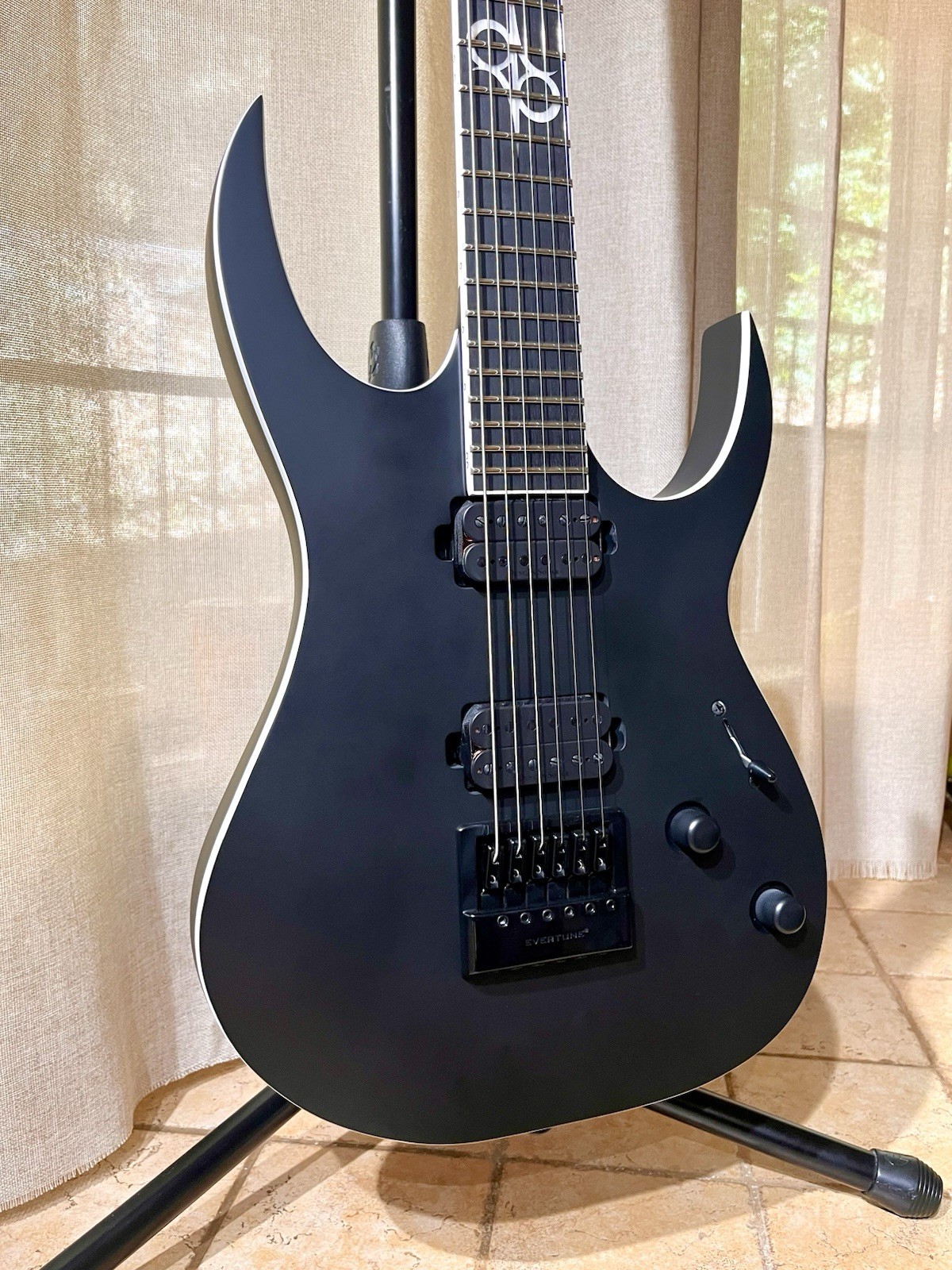 Solar S1.6C+ – Carbon Matte Black Electric Guitar – Evertune Bridge – With Case