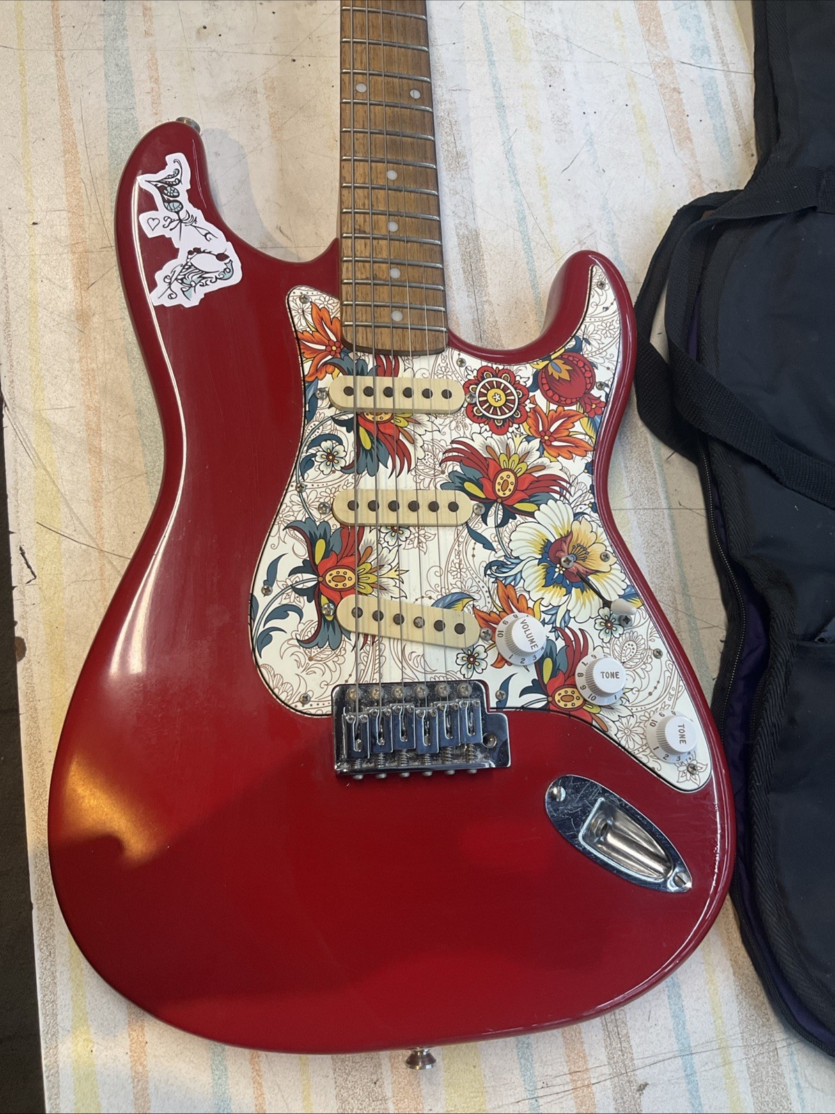 FENDER SQUIER STRAT RED WITH CUSTOM FLORAL 70S DESIGN AND GIG BAG ￼
