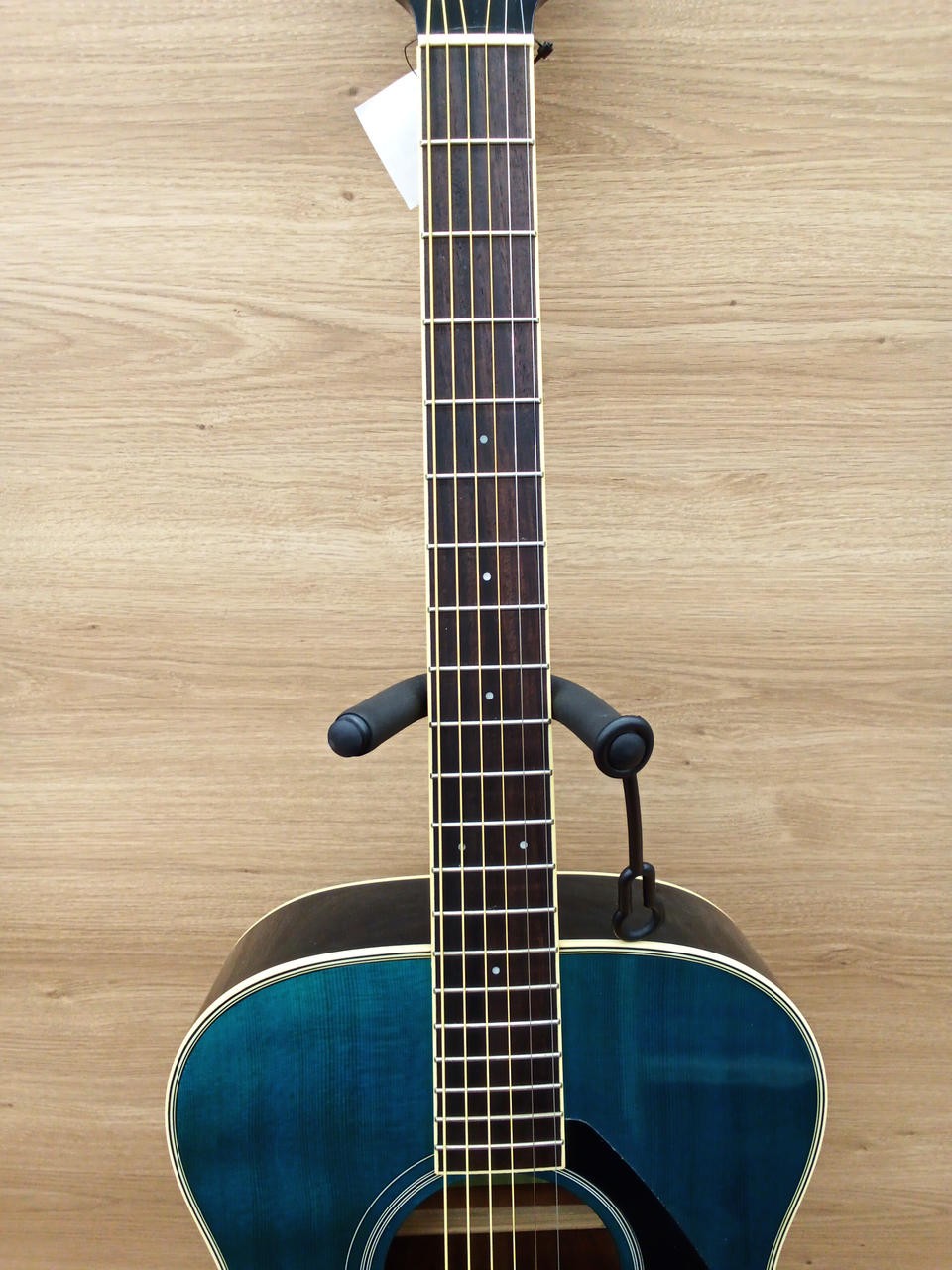 YAMAHA FS-820 acoustic guitar