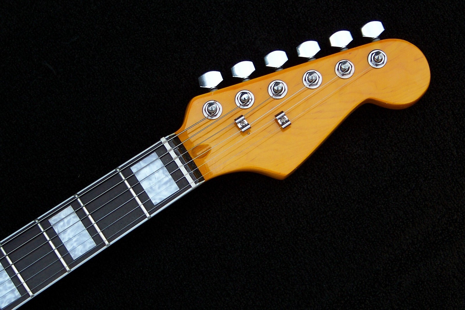 Classic Strat+Bound Rosewood/Maple Neck+7 Sound Switch+T-Bleed+MORE….