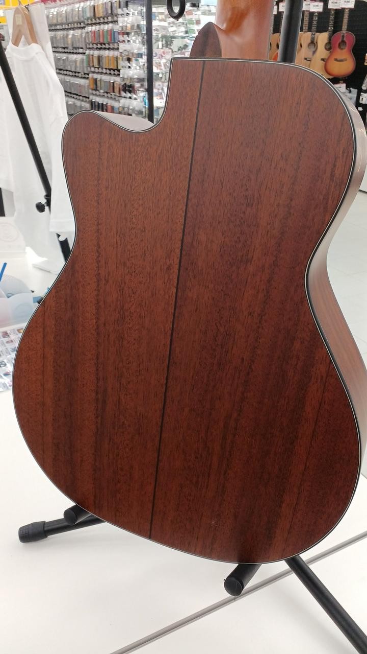 Morris SA-40 Acoustic Guitar Solid Spruce Top w/ Case Discontinued Product