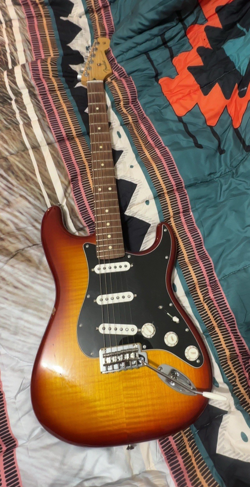 Fender Player Plus Stratocaster Sienna Sunburst Electric Guitar Pau Ferro