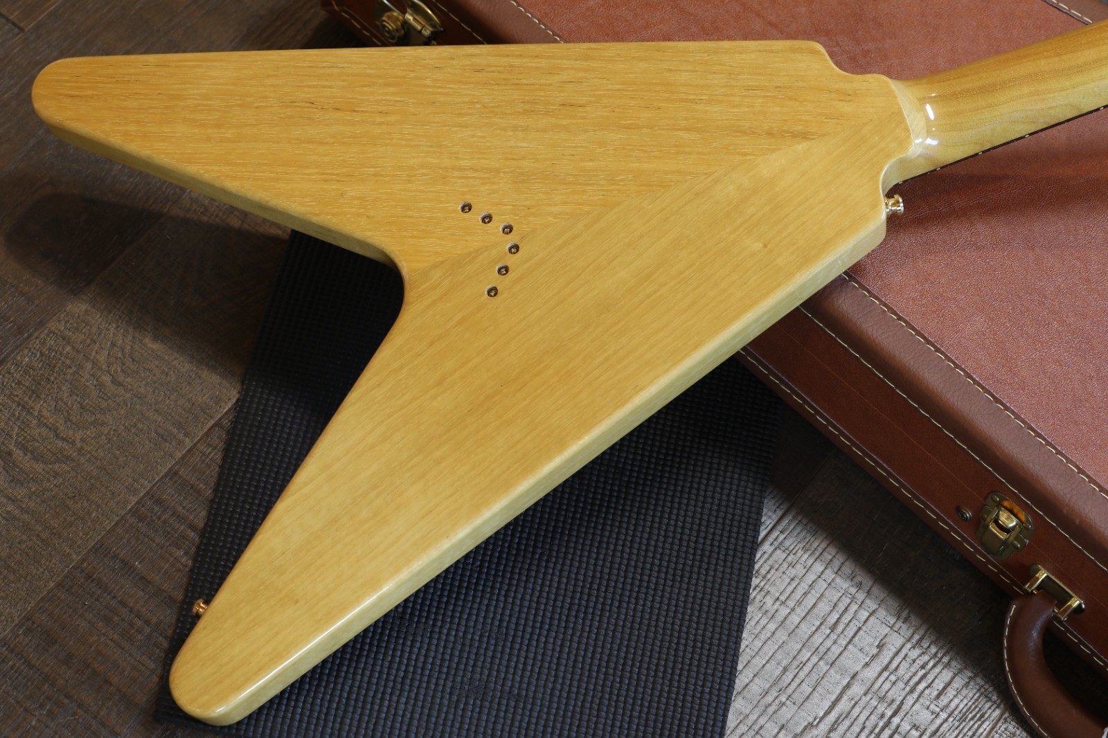 Minty! 2024 Gibson Custom Shop ’58 Korina Flying V Guitar Natural + COA OHSC