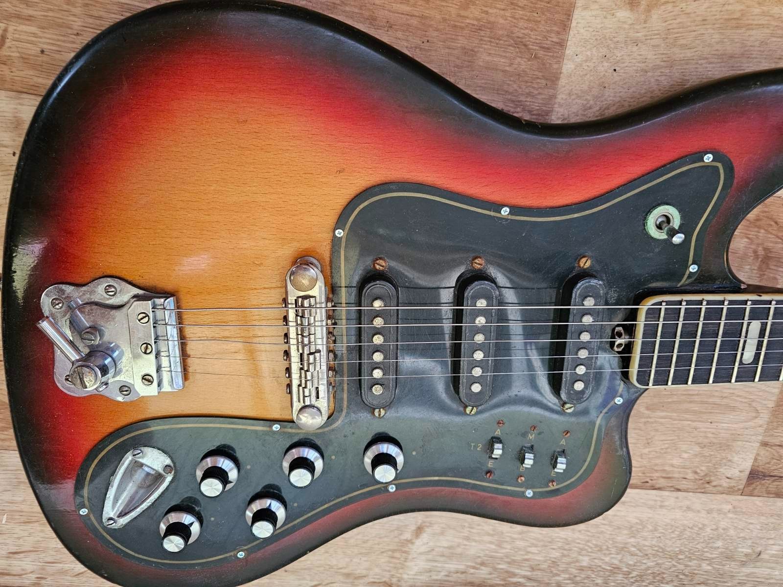 Musima Eterna De Luxe 25 Jaguar Electric Guitar GDR Vintage and Rare 1979