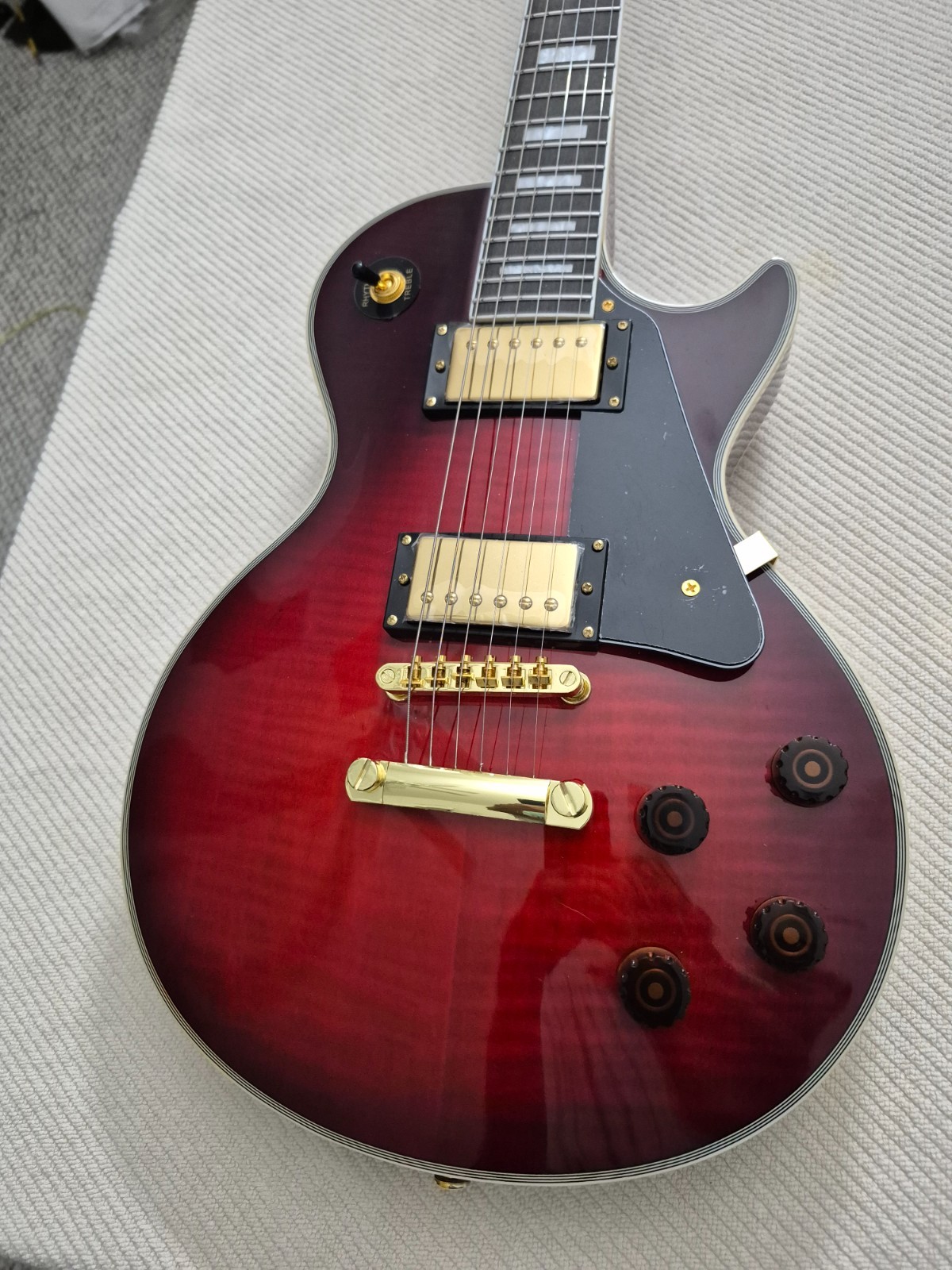 Voltaxis RedBurst Mahogany Body Upgraded HumBuckers Coil Split New Capacitor