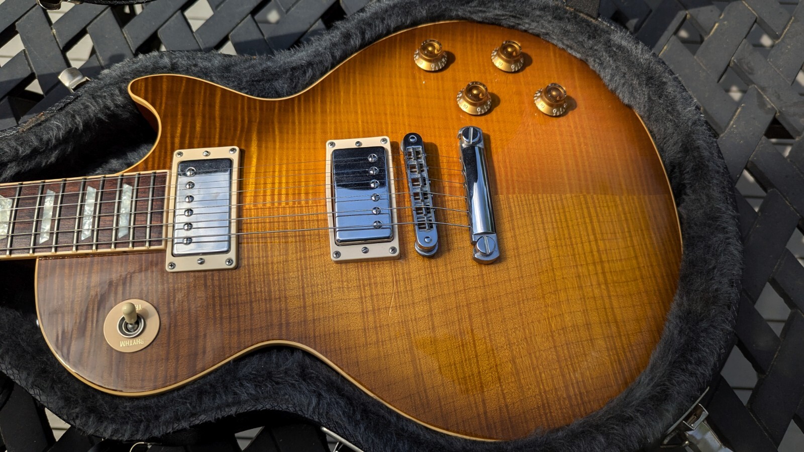 2002 Gibson Les Paul Standard Premium Plus – AAA+ Honeyburst – 8lbs – 9oz
