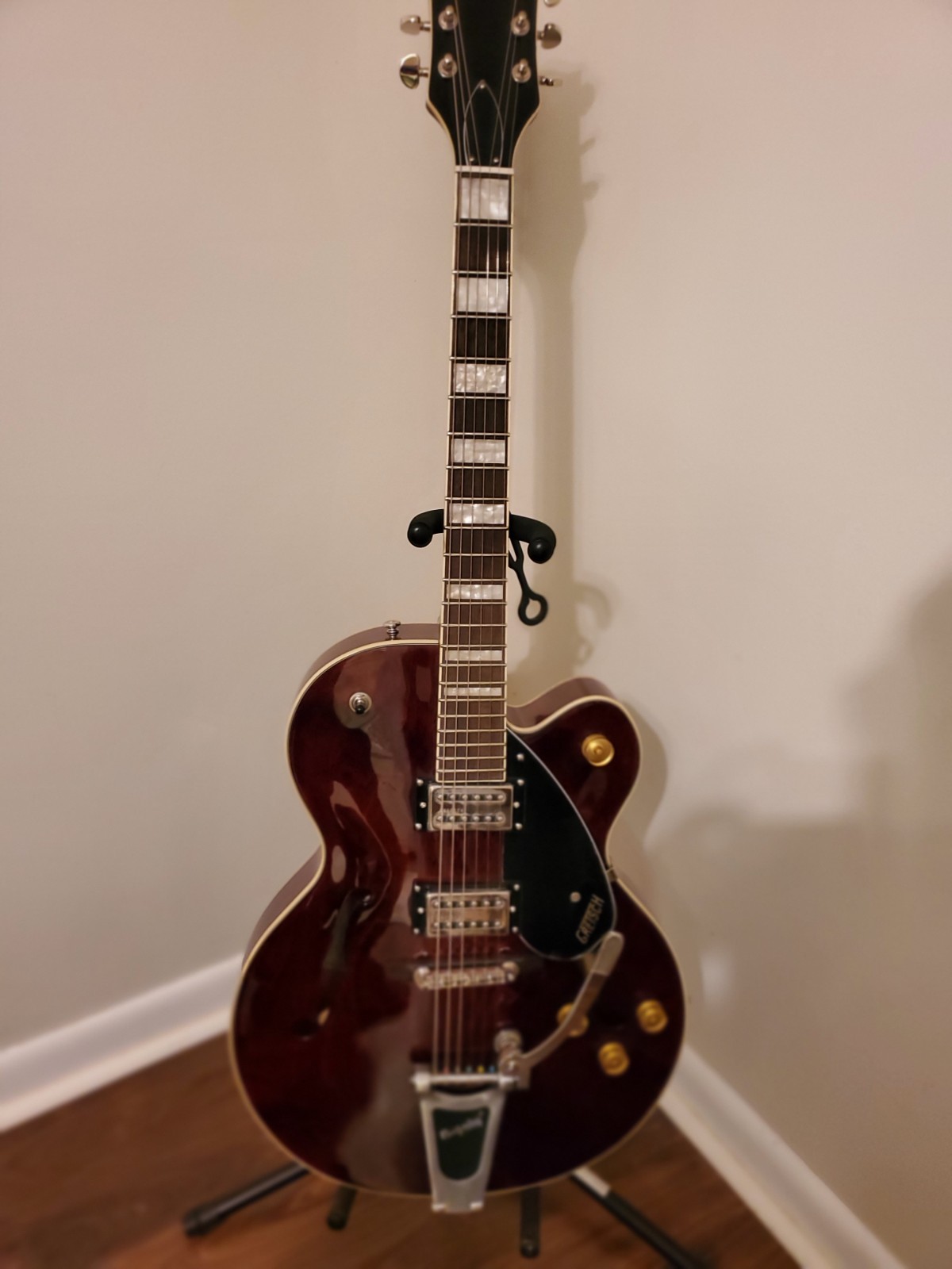 Gretsch G2420T Streamliner Single Cutaway Hollowbody with Bigsby Walnut Stain
