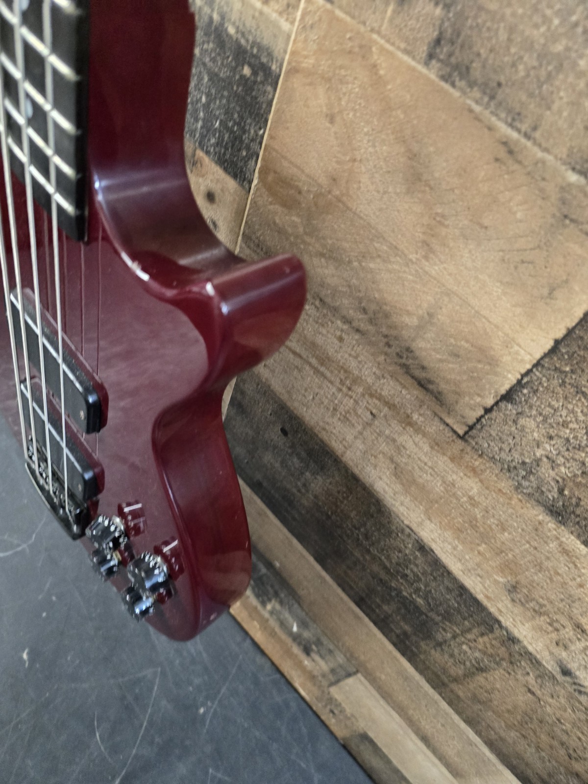 1997 Gibson Les Paul 4-String Electric Bass Guitar Wine Red W/ OHSC