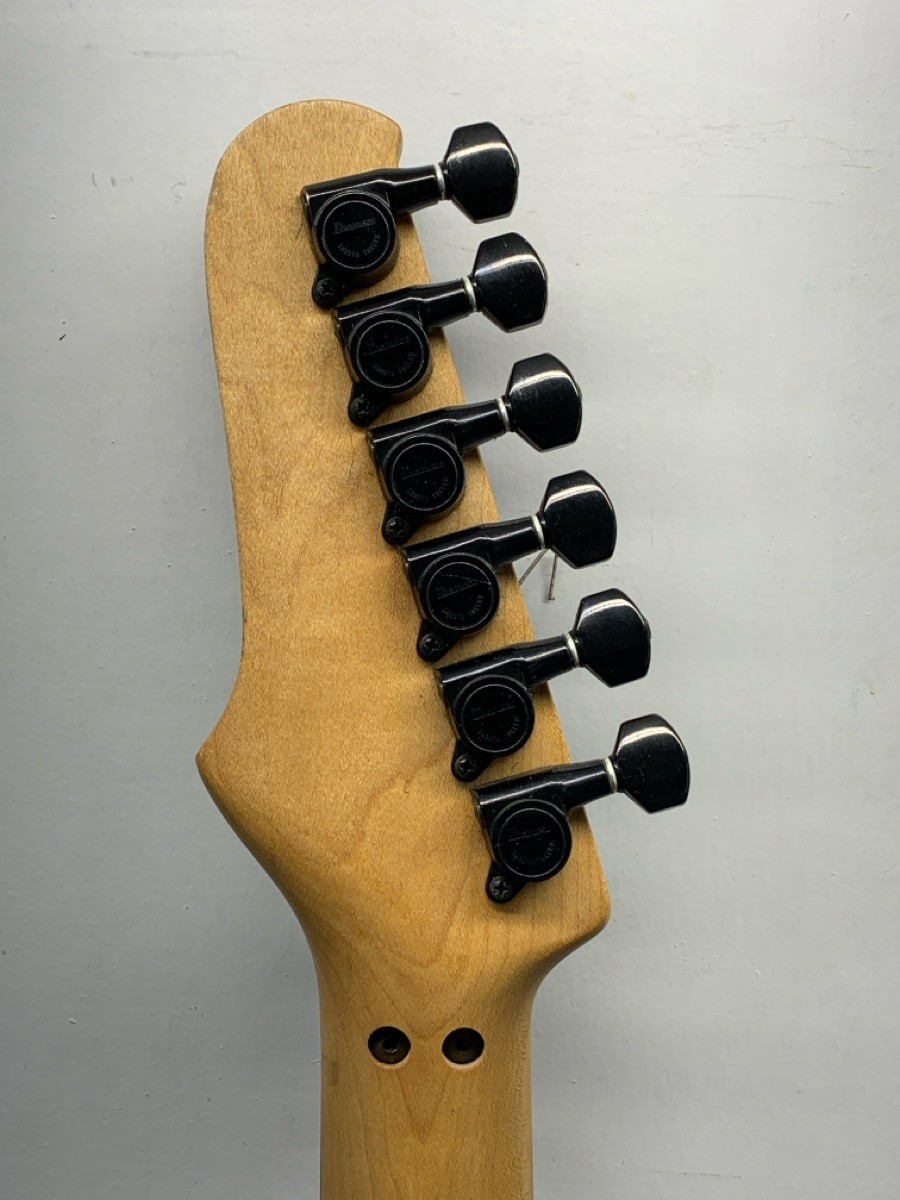IBANEZ ELEC GUITAR ROADSTAR II- DEEP WINE. (E10043139)