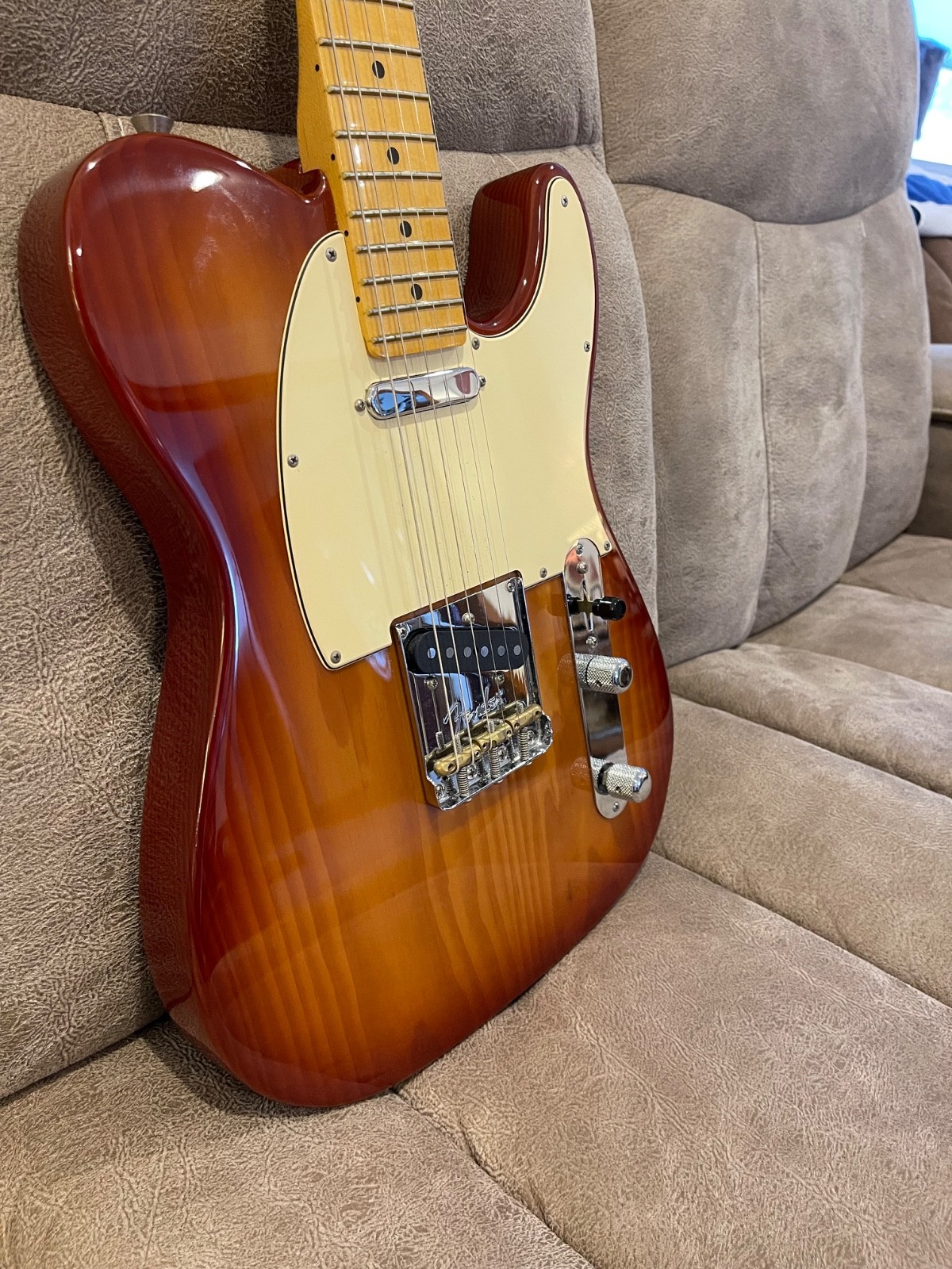 Fender American Professional 2 Telecaster E-Guitar – Sienna Sunburst w/case