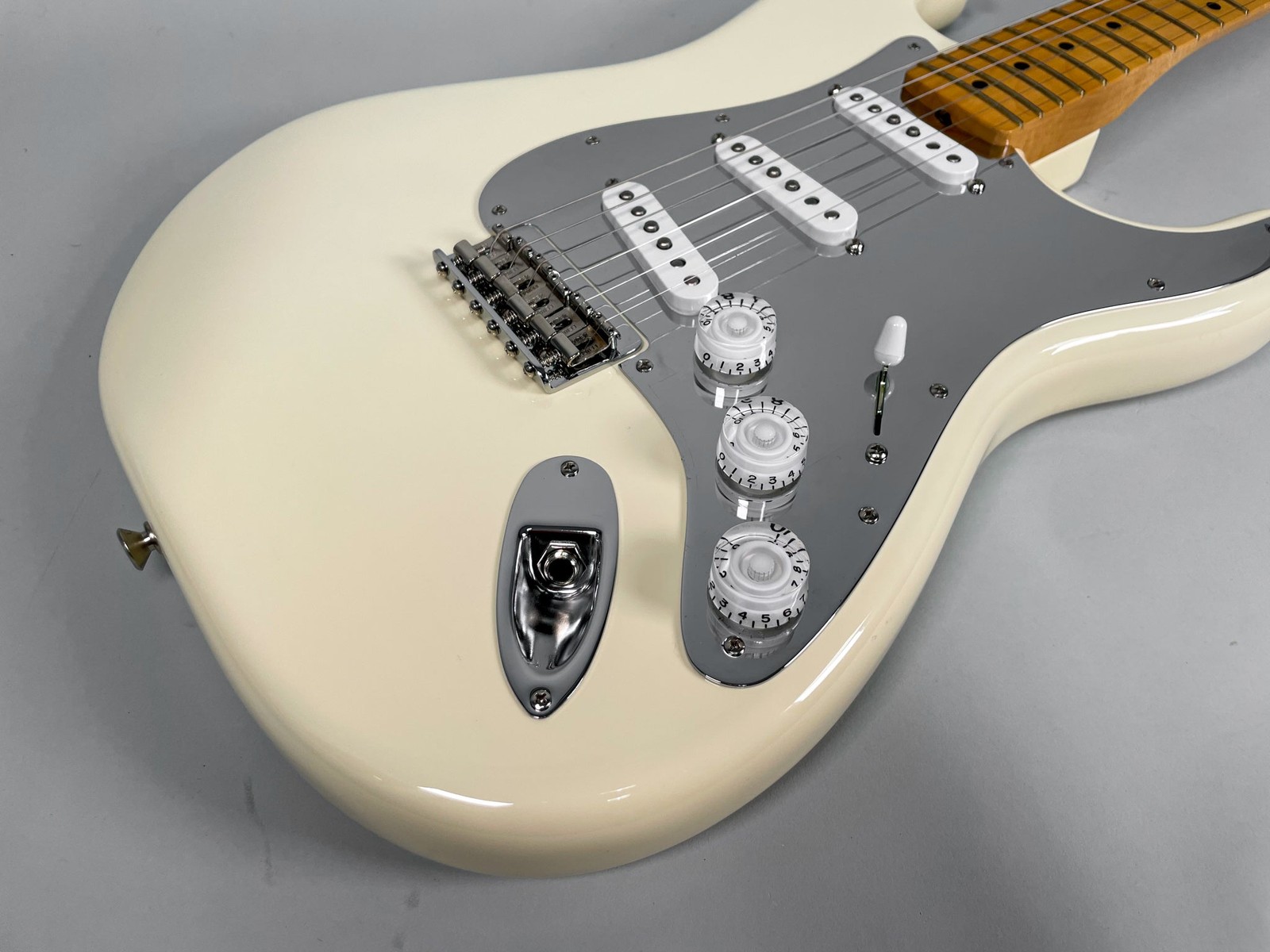 2022 Fender Nile Rodgers Hitmaker Stratocaster Olympic White w/HSC