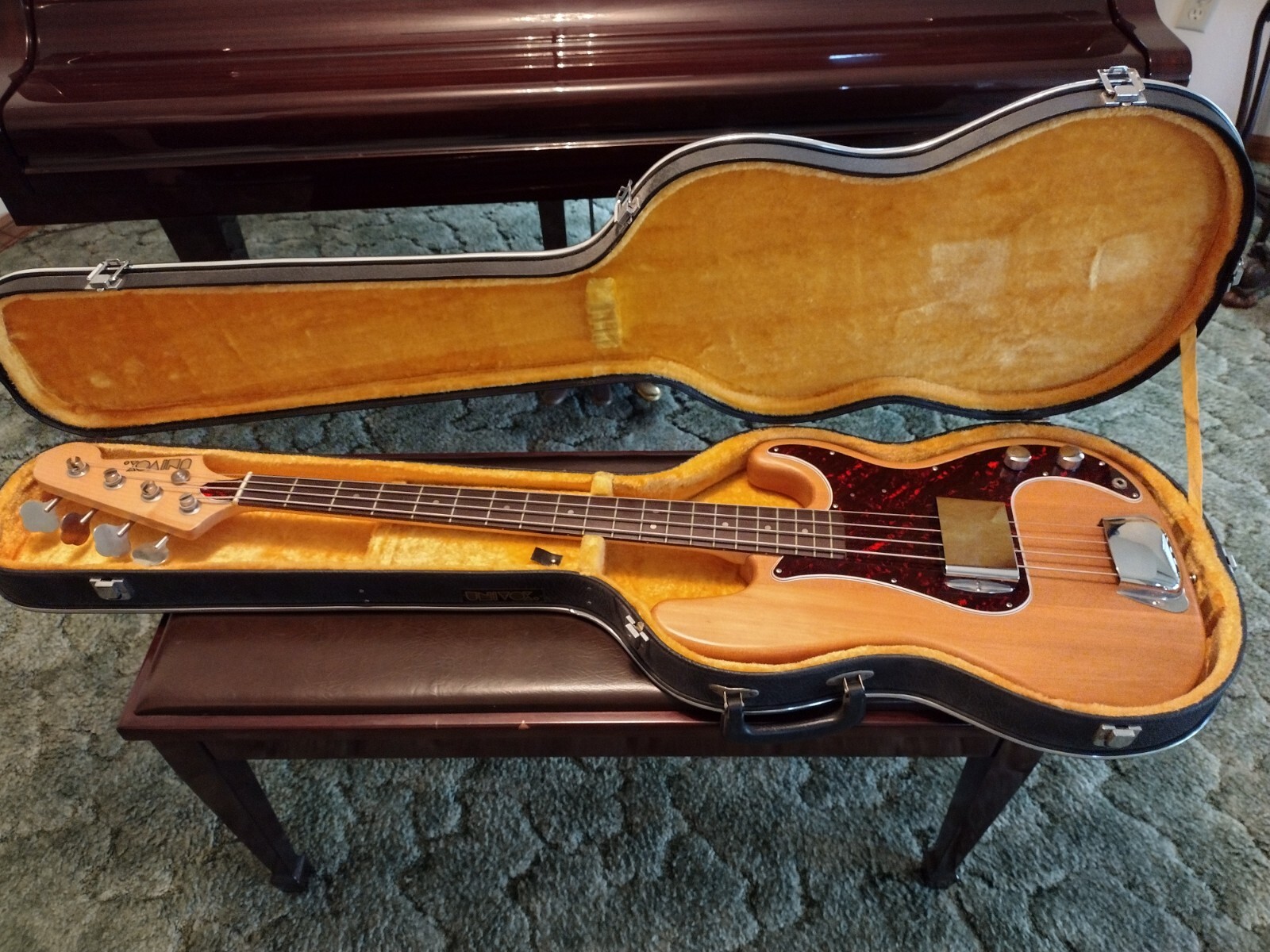 Univox Base Guitar early 70’s, NEW, 4 string #005162