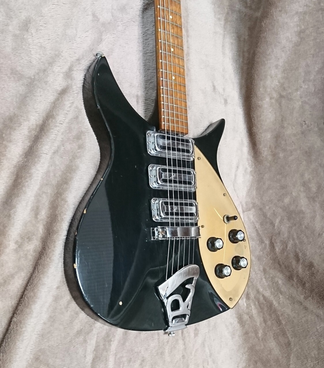 Rickenbacker 320 1980’s W/Hard Case Used Electric Guitar