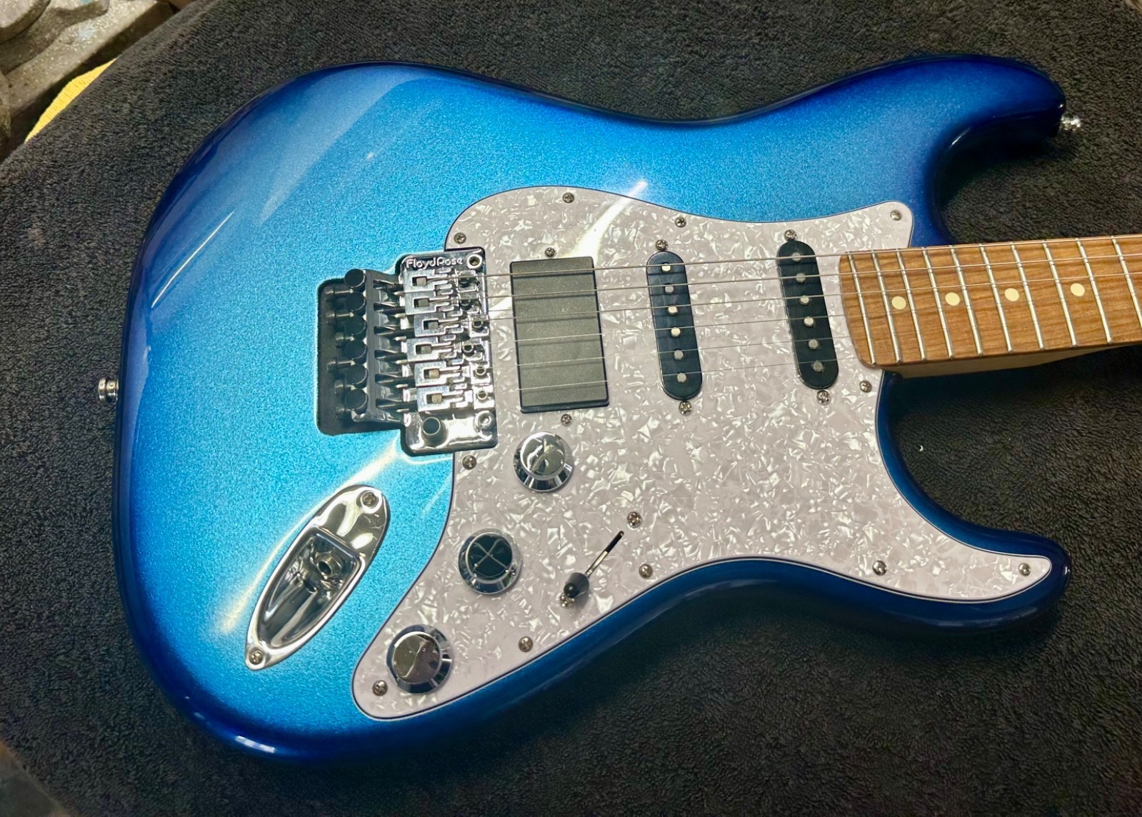 Fender Player Stratocaster Floyd Rose HSS Custom Pear Flake Super Strat finish