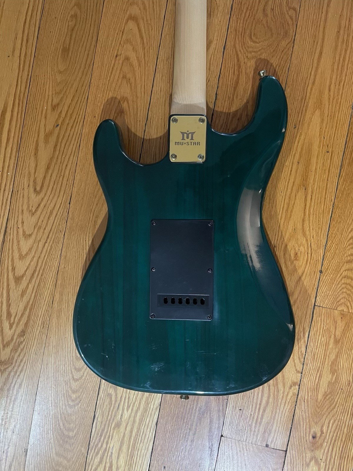 MU-STAR Electric Guitar Green Solid Body 6 String Black Pickguard Gold Hardware