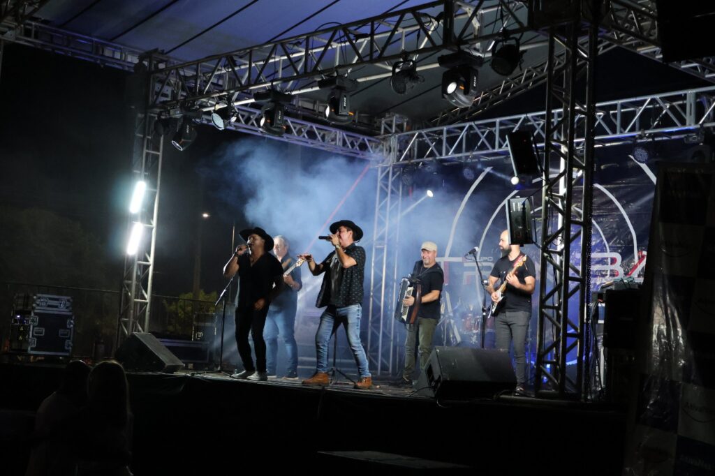 Show-TremBao-1024x682 TREMBÃO ANUNCIA LANÇAMENTO DE VIDEOCLIPE "MOÇA DO RODEIO" COM PRODUÇÃO EM SIDROLÂNDIA MS NA RM STUDIO MUSIC