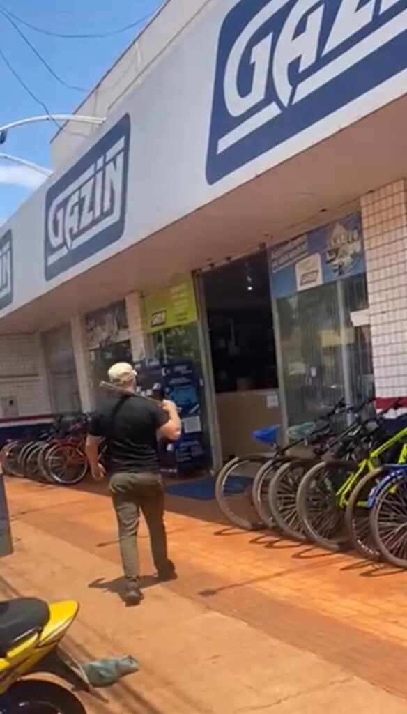 WhatsApp-Image-2025-08-31-at-19.04.53-584x1024 PROTEÇÃO DA FILHA DE PAI SANFONEIRO CONQUISTA 12,31 MILHÕES DE VIEWS COM ATO DE CORAGEM