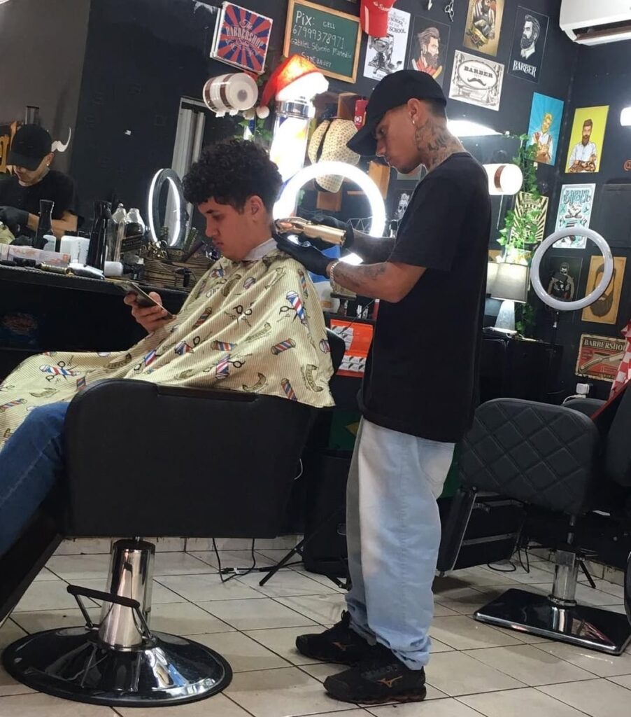 WhatsApp-Image-2025-09-01-at-20.02.54-1-902x1024 O Legado de Uma Luta: MC Caio e a Realização do Sonho no Palco da Vida