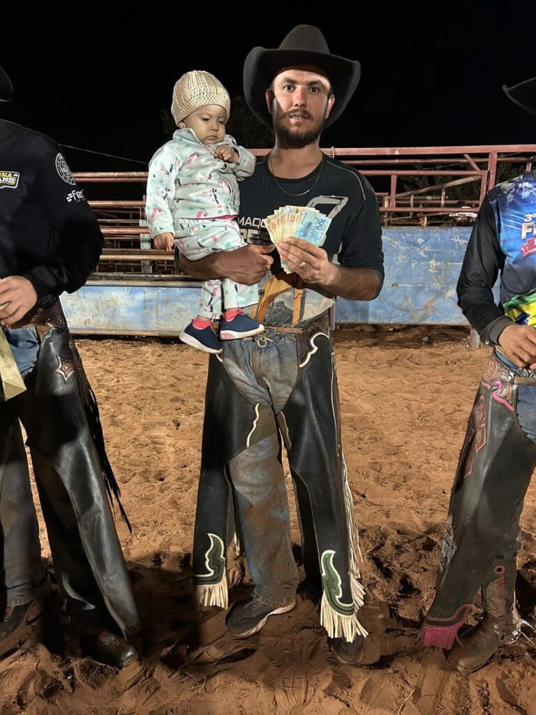 1000800621-768x1024 Vinícius Martins: do sonho de ser salva-vidas de rodeio à superação como montador