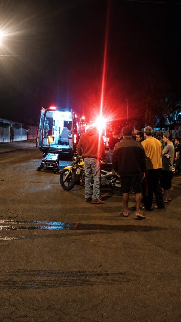 dc204f78-5bfb-4650-81d9-607ca6d2a649-576x1024 Acidente entre duas motos mobiliza Samu e Bombeiros Na Tomas Cáceres