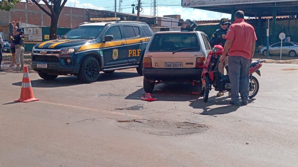 9910e817-a8f8-4003-a484-9411b627c576-1024x576 🚨 Carro e moto se envolvem em acidente que mobiliza a PRF em Sidrolândia